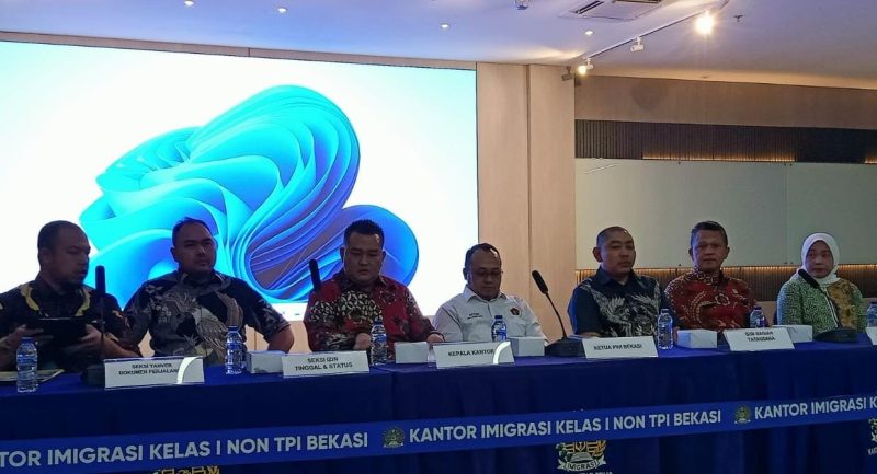 Kepala Kantor Imigrasi Kelas I Non TPI Bekasi, UKI Aditya, dalam gelaran Laporan Refleksi Akhir Tahun 2024, di aula Kantor Imigrasi