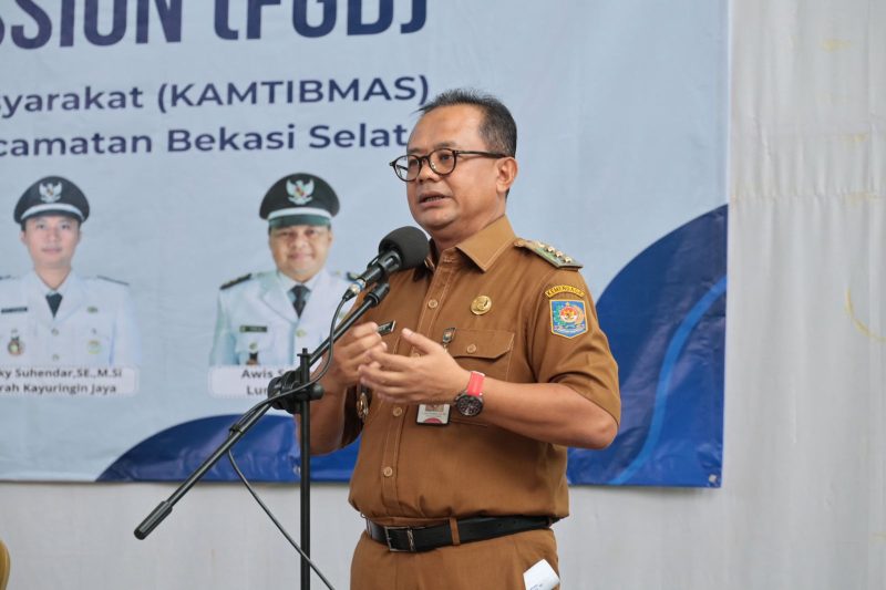  Penjabat (Pj.) Wali Kota Bekasi, Gani Muhamad , pimpin apel pagi di Mako Satpol PP Kota Bekasi bersama dengan jajaran staff Dinas Kesehatan Kota Bekasi