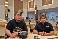 Ketua PWI Bekasi Raya, Ade Muksin, SH, didampingi Sekretaris PWI Bekasi Raya Michael LL Lengkong