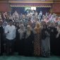 Hadir dalam kesempatan Istri Wali Kota Bekasi Wiwiek Hargono Tri Adhianto dan Istri Wakil Wali Kota Wuri Handayani Bobihoe serta pengurus PKK dan DWP Kota Bekasi serta Gabungan Organisasi Wanita