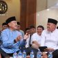 Wali Kota Bekasi Tri Adhianto (baju Koko Warna Putih) dan Wakil Wali Kota Bekasi Abdul Harris Bobihoe (Baju Koko Warna Biru) kompak hadiri santunan anak yatim dhuafa sekaligus berbuka puasa bersama yang dilaksanakan di Komplek Dewan Dakwah Islam Indonesia (DDII) Kota Bekasi, Medan Satria. Tampak hadir Asda II H Inayatullah, Ketua MUI KH Saufuddin Siroj, Ketua DDII KH Salimin Dani, Camat Medan Satria dan Tokoh Agama.