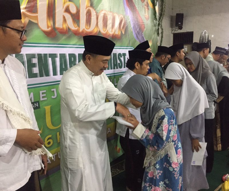 Wakil Wali (Wawali) Kota Bekasi Abdul Harris Bobihoe bersama alim ulama hadiri kegiatan Haul Akbar sekaligus peringatan Malam Nuzulul Qur’an
