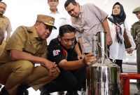 Wali Kota Bekasi, Tri Adhianto, melakukan inspeksi langsung terhadap dua Stasiun Pengisian Bahan Bakar Umum (SPBU) di Kota Bekasi, yaitu SPBU Bekasi Barat dan SPBU Margahayu