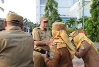 Wali Kota Bekasi, Tri Adhianto bersama Ketua TP PKK Kota Bekasi, Wiwiek Hargono serta Wakil Wali Kota Bekasi, Abdul Harris Bobihoe beserta Wakil Ketua TP PKK, Wury Handayani menjadi momen silaturahmi usai bulan suci Ramadhan