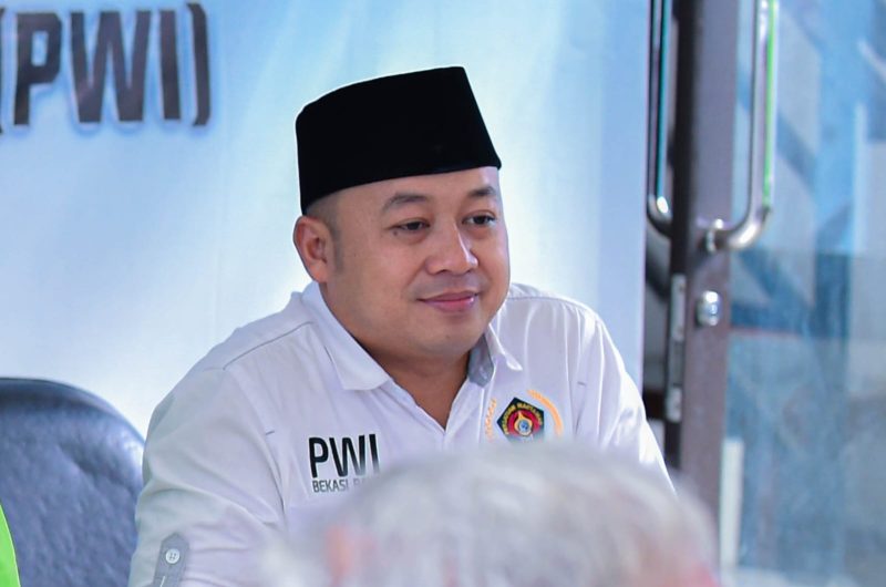 Ade Muksin, S.H