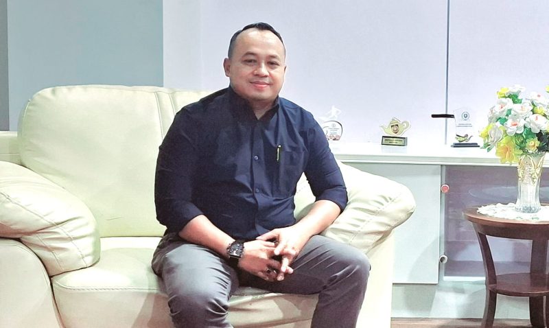 Ade Muksin, S.H.