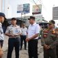 Wali Kota Bekasi, Tri Adhianto, bersama Kepala Satuan Polisi Pamong Praja (Satpol PP) dan Kepala Dinas Perhubungan (Dishub) 