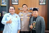 Ketua Persatuan Wartawan Indonesia (PWI) Bekasi Raya, Ade Muksin, SH, didampingi Sekretaris Michael LL Lengkong, silaturahmi ke Wakil Kepala Kepolisian Resor (Wakapolres) Metro Bekasi Kota, AKBP Bayu Pratama Gubunagi, SH., S.I.K., M.Si