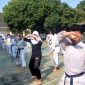 Gigih berlatih siswa Kohai Dojo Panda 18 Taman Wisma Asri 2 Kel. Teluk Pucung ditempa oleh Senpai Prasetyo dan Senpai Wahid