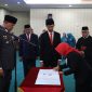 Tri Adhianto, melantik sebanyak 40 pejabat administrator (Eselon III) dan 4 pejabat pengawas (Eselon IV) di lingkungan Pemerintah Kota Bekasi,