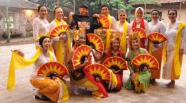 Tari Rejang Sari, karya maestro tari Bali, I Ketut Rena. 