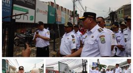 Wali Kota Bekasi Tri Adhianto, memantau langsung rencana pembongkaran bangunan yang berdiri di atas Kali Harun, tepatnya di sepanjang Jalan Raya Hankam, Kelurahan Jatirahayu, Kecamatan Pondok Melati. 