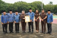Pin Emas dari Menteri ATR/BPN yang disematkan kepada Kepala Dr. Sulvia Triana Hapsari, S.H., M.Hum. 