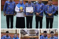 Wali Kota Bekasi, Tri Adhianto melakukan  penyerahan simbolis SPPT PBB-P2 Tahun 2026 kepada camat, lurah, dan wajib pajak patuh sebagai bentuk apresiasi atas realisasi penerimaan PBB-P2 Tahun 2025.