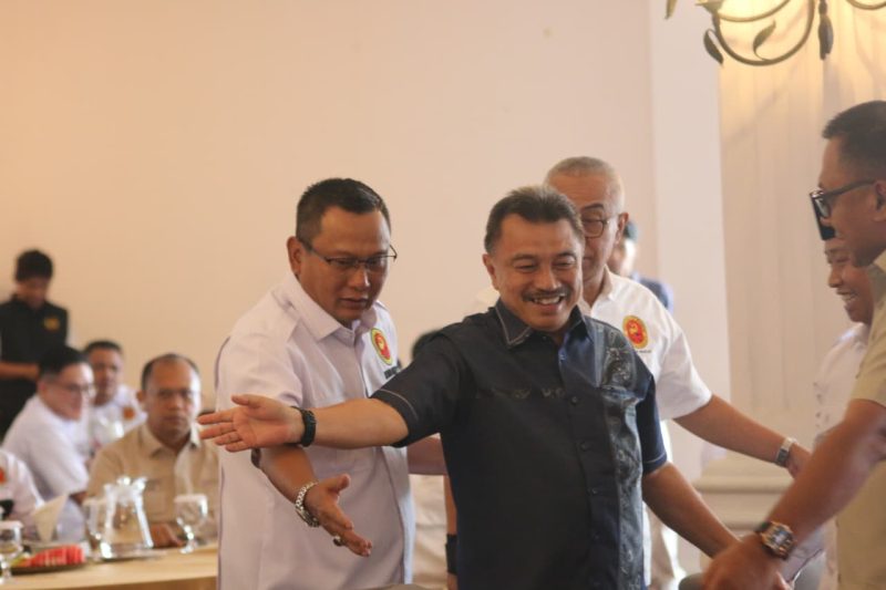 Wakil Wali Kota Bekasi, Abdul Harris Bobihoe, (baju warna hitam)