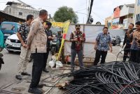 Tri Adhianto merespons cepat laporan warga yang disampaikan melalui pesan langsung (DM) Instagram terkait aktivitas galian fiber optic yang kembali merusak badan jalan di wilayah Pondok Gede.