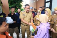 Wali Kota Bekasi, Tri Adhianto, secara resmi membuka kegiatan Pasar Murah Bersubsidi Tahun Anggaran 2026