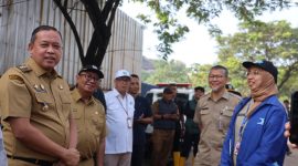 Wali Kota Bekasi Tri Adhianto merespons peristiwa longsor yang terjadi di kawasan TPST Bantargebang