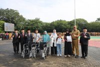 Tri Adhianto memberikan bantuan yang diberikan berjumlah 27 unit, yang terdiri dari 2 unit alat bantu dengar, 3 unit kursi roda, dan 2 paket perlengkapan sekolah bagi penerima manfaat.

