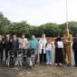 Tri Adhianto memberikan bantuan yang diberikan berjumlah 27 unit, yang terdiri dari 2 unit alat bantu dengar, 3 unit kursi roda, dan 2 paket perlengkapan sekolah bagi penerima manfaat.
