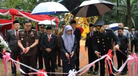 Wali Kota Bekasi Tri Adhianto meresmikan dua venue olahraga baru yakni Bekasi International Skate Track dan GOR Terpadu. 