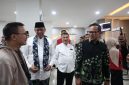  Wali Kota Bekasi, Tri Adhianto, bersama Wakil Wali Kota Bekasi, Harris Bobihoe, menerima kunjungan Wakil Menteri Dalam Negeri (Wamendagri), Bima Arya Sugiarto, di Kantor Pemerintah Kota Bekasi 