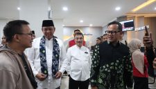  Wali Kota Bekasi, Tri Adhianto, bersama Wakil Wali Kota Bekasi, Harris Bobihoe, menerima kunjungan Wakil Menteri Dalam Negeri (Wamendagri), Bima Arya Sugiarto, di Kantor Pemerintah Kota Bekasi 