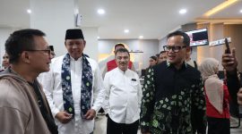  Wali Kota Bekasi, Tri Adhianto, bersama Wakil Wali Kota Bekasi, Harris Bobihoe, menerima kunjungan Wakil Menteri Dalam Negeri (Wamendagri), Bima Arya Sugiarto, di Kantor Pemerintah Kota Bekasi 