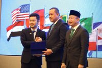 Menteri Pendidikan Dasar dan Menengah Republik Indonesia, Abdul Mu’ti, serta Wali Kota Bekasi, Tri Adhianto.