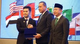 Menteri Pendidikan Dasar dan Menengah Republik Indonesia, Abdul Mu’ti, serta Wali Kota Bekasi, Tri Adhianto.