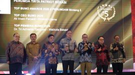 Tri Adhianto, bersama jajaran Badan Usaha Milik Daerah (BUMD) {foto bersama)