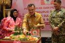 Wakil Wali Kota Bekasi Abdul Harris Bobihoe menghadiri pelantikan sekaligus pengukuhan Ikatan Wanita Sulawesi Selatan (IWSS) Kota Bekasi yang digelar di Ballroom Bekasi Convention Center,Bekasi Barat