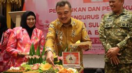 Wakil Wali Kota Bekasi Abdul Harris Bobihoe menghadiri pelantikan sekaligus pengukuhan Ikatan Wanita Sulawesi Selatan (IWSS) Kota Bekasi yang digelar di Ballroom Bekasi Convention Center,Bekasi Barat