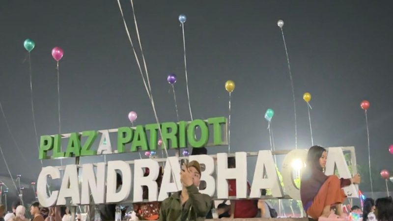 Ratusan warga memadati area ruang terbuka tersebut untuk menyaksikan dan meramaikan gelaran Festival Balon