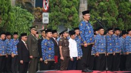 Upacara dipimpin langsung oleh Pelaksana Harian (Plh) Wali Kota Bekasi, Abdul Harris Bobihoe, dan dihadiri unsur Forum Koordinasi Pimpinan Daerah (Forkopimda), aparatur sipil negara, serta jajaran Pemerintah Kota Bekasi.