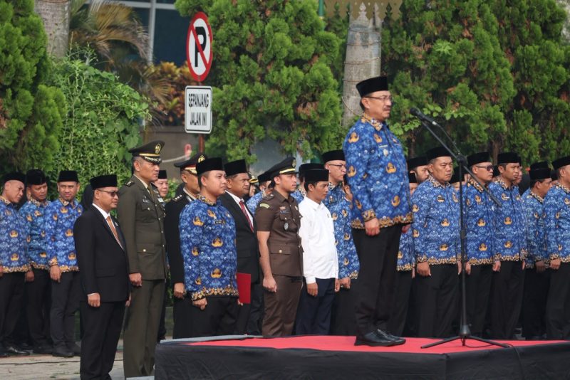 Upacara dipimpin langsung oleh Pelaksana Harian (Plh) Wali Kota Bekasi, Abdul Harris Bobihoe, dan dihadiri unsur Forum Koordinasi Pimpinan Daerah (Forkopimda), aparatur sipil negara, serta jajaran Pemerintah Kota Bekasi.
